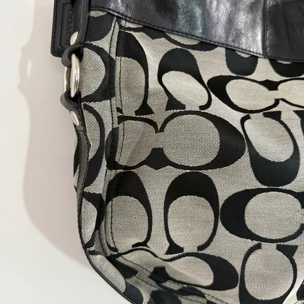 Coach Black and Cream Signature Shoulder Bag - Image 12
