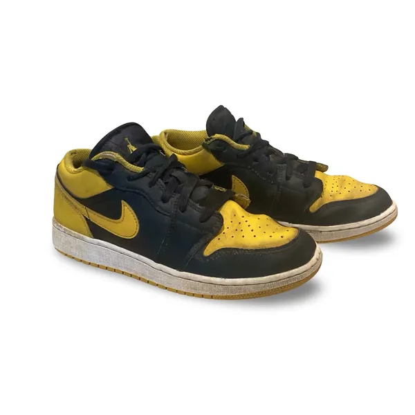 Air Jordan 1 Low SE Big Girls' Shoes - Image 2