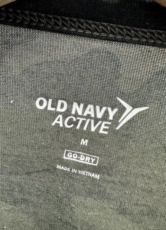 Old Navy Active Green Black Camo Cropped Short Sleeve Tee Women's Size Medium - Image 4
