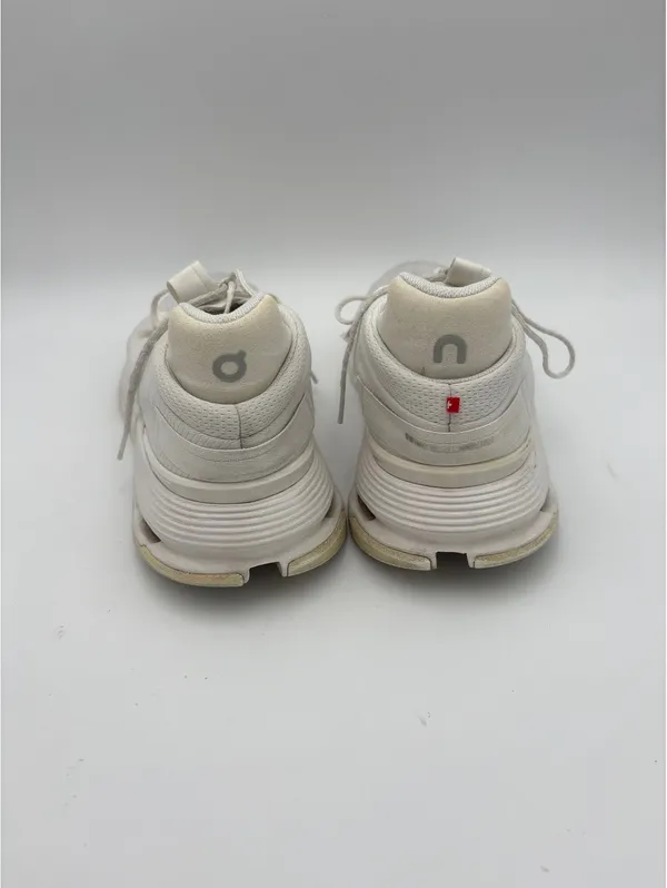 On Cloud Woman’s Size 10.5 Running Shoes - Excellent Condition-Running Or Casual - Image 4