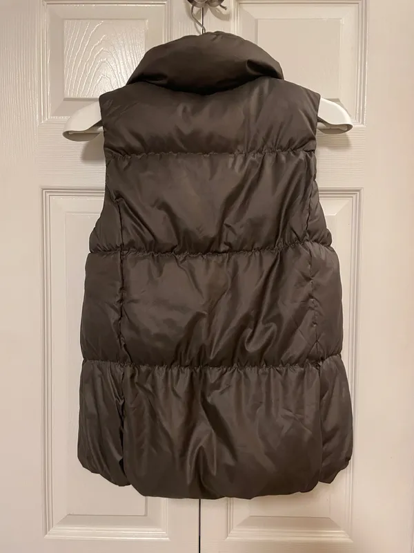 Gap Women’s Quilted Down Filled Puffer Vest in Dark Brown Size Small - Image 7