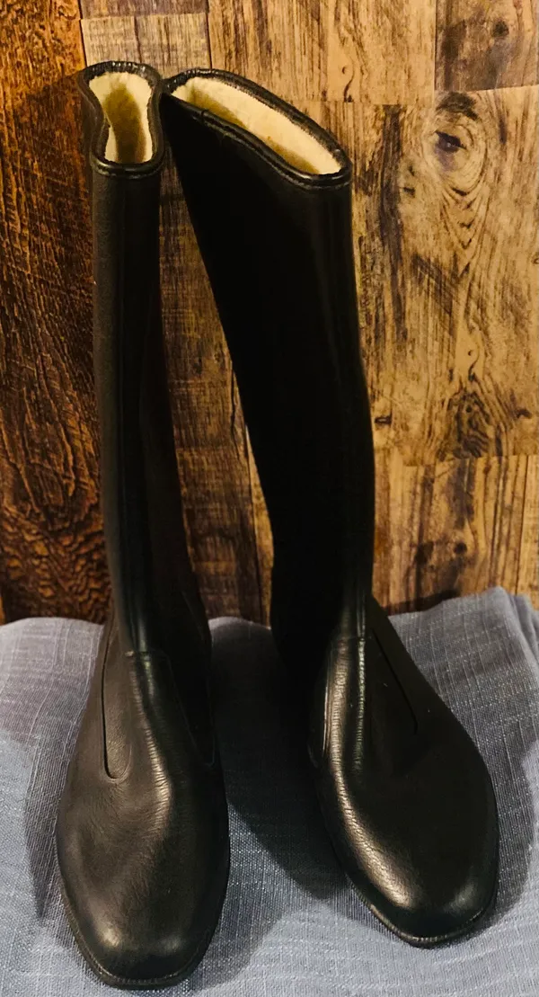 Chandlers Vintage English leather and sheep lined boots Size 8 black - Image 4