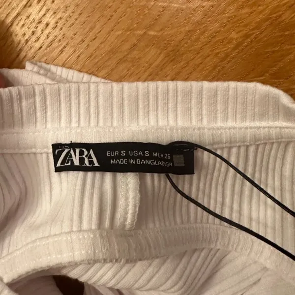 Zara Ruffled Ribbed T-Shirt - Image 6
