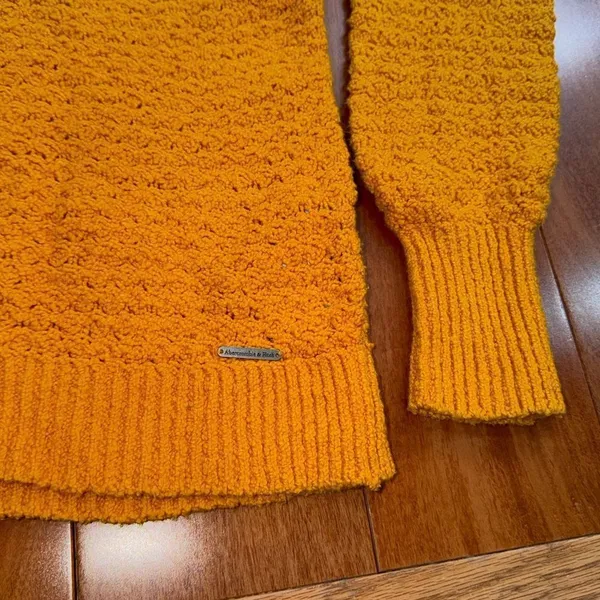 Abercrombie &‎ Fitch Women's Mustard V-Neck crochet Sweater Size L - Image 7