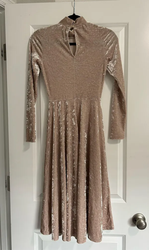 Stunning Velvet A-line Midi Dress Size Small - Image 4