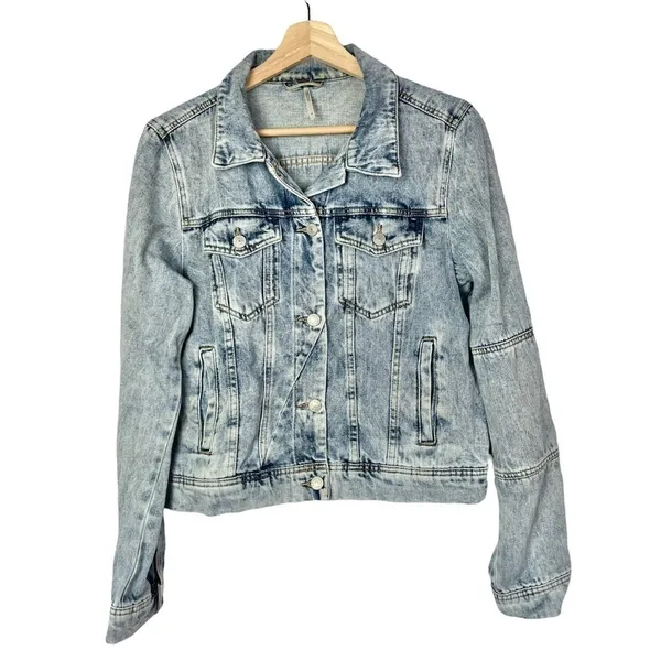 Free People Blue Acid Wash Denim Trucker Jacket M‎ - Image 3
