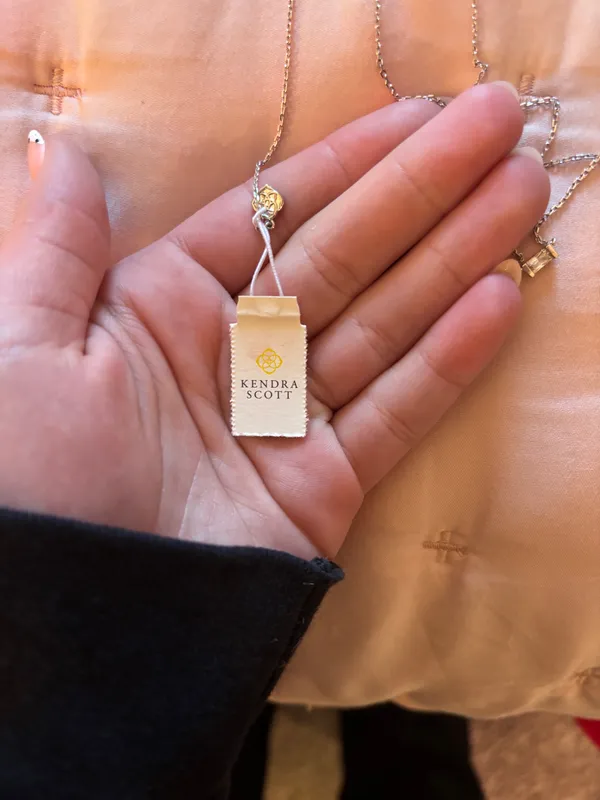 Kendra Scott Necklace Silver - Image 3