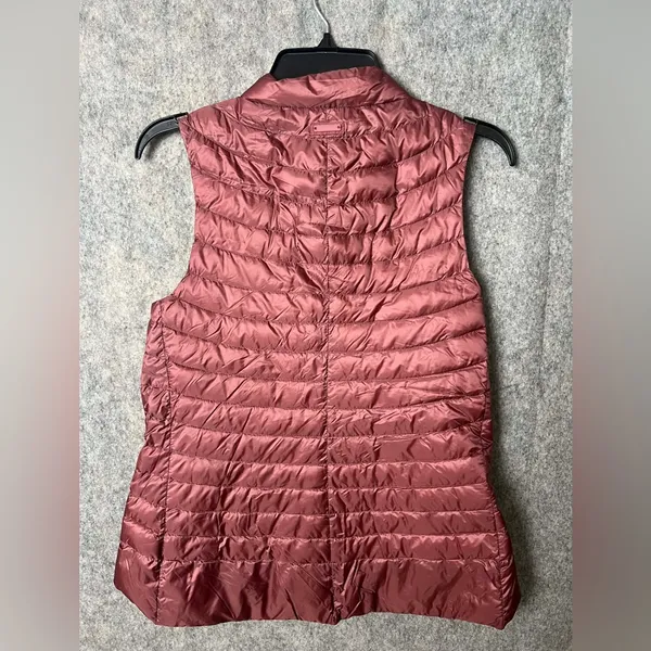 Athleta Woman Small Quilted Sleeveless Puffer‎ Vest Burgundy - Image 3