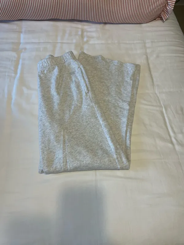 Light Heather Grey Hollister Sweatpants XS - Image 3