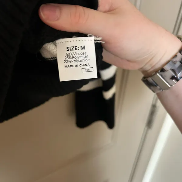 Black and white striped cardigan - Image 4