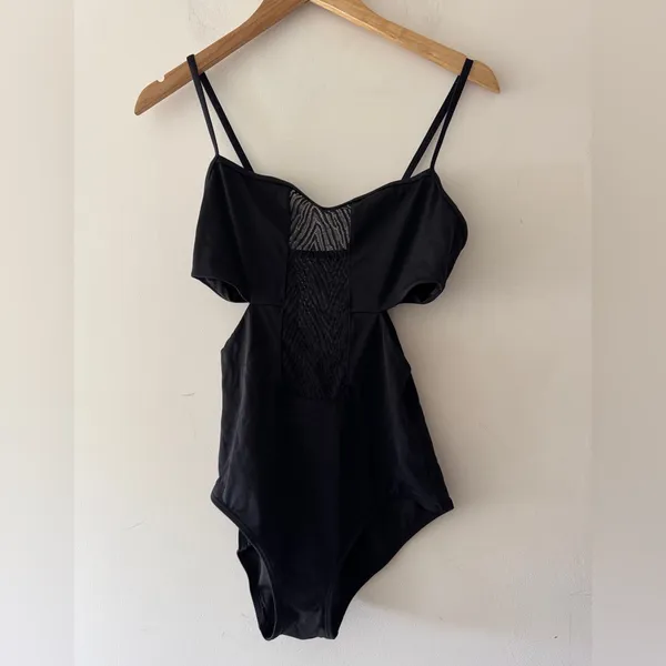 Victorias Secret Women's Swimsuit Side Cutout Mesh One-Piece‎ Size L Black - Image 2