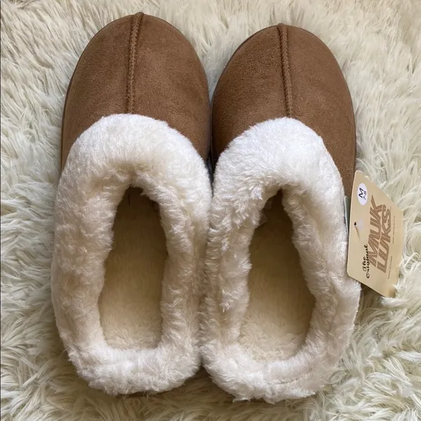 Muk Luks Tan Slippers with White Fleece - Image 4