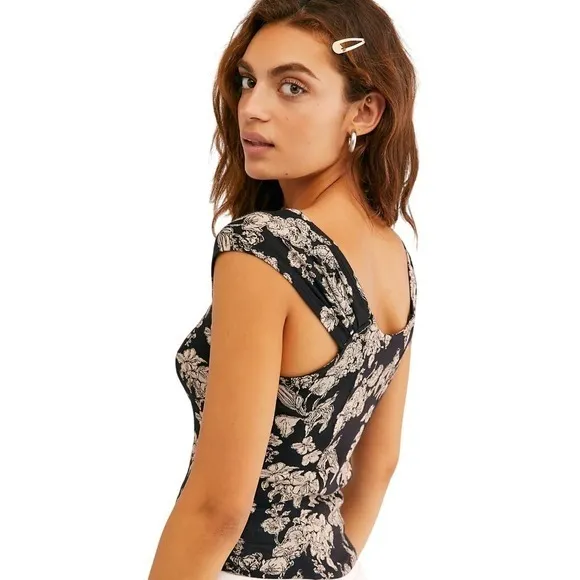 Free People Vanessa Tank Size XS Black Floral‎ Cap Sleeve Button Front Crop Top - Image 2