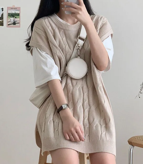 Boutique oversized Cream Knit Vest - Image 2