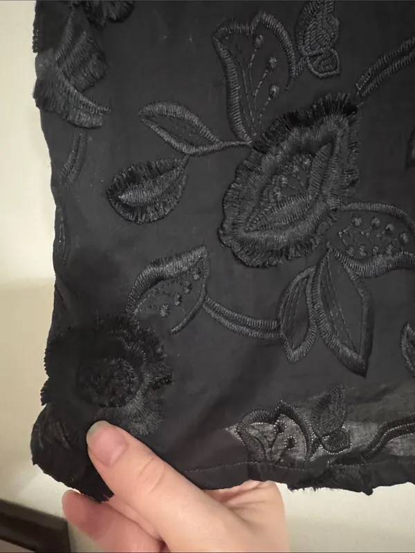 Ophelia Roe Black Floral Embroidery Appliqué Spaghetti Strap Tank Top/Camisole M - Image 5
