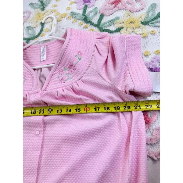 White Stag Pink Seersucker Snap Front House‎ Coat Floral Embroidered Robe M 8-10 - Image 6