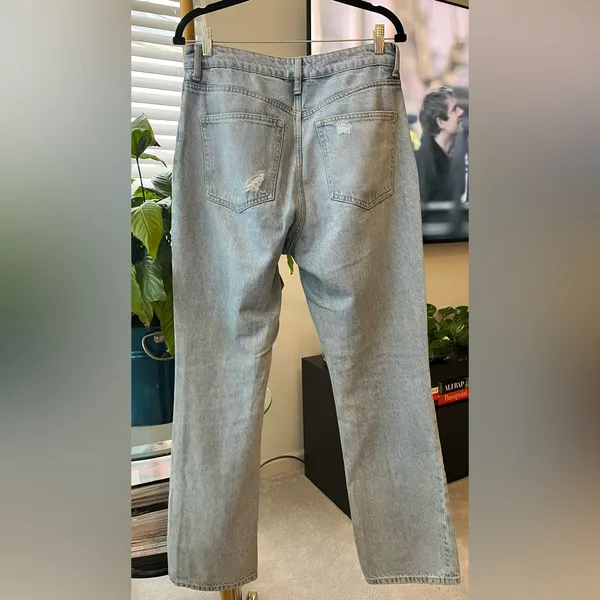 H&M distressed jeans size 8 - Image 2