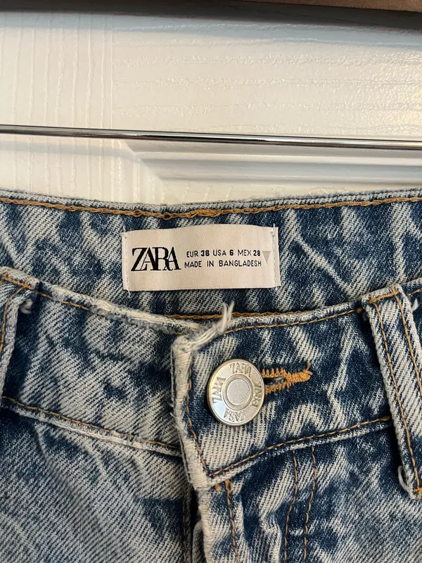 ZARA Straight Leg Jeans High-Rise - Image 4