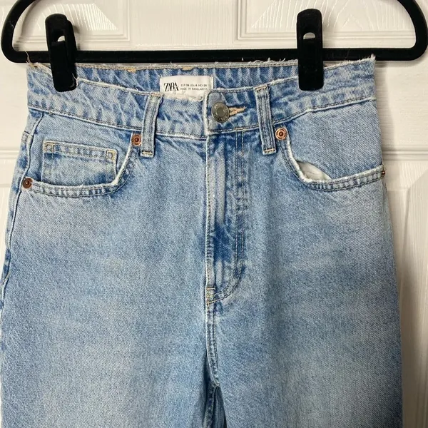 ZARA High Rise Blown Knee Straight Leg Jeans Light Wash Size‎ 4 - Image 3