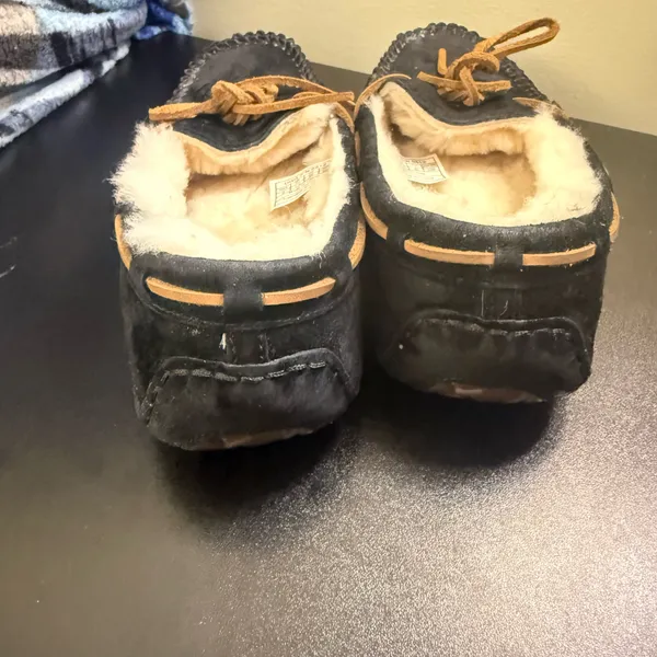 UGG Dakota Moccasin Black Women Size 9 - Image 3