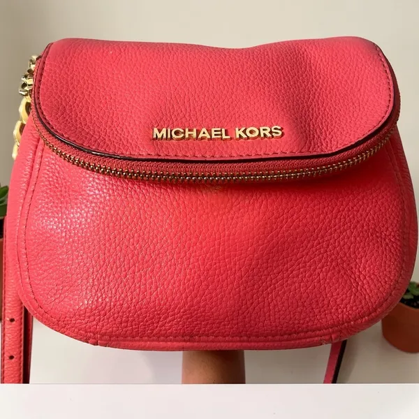 Michael Kors Crossbody Bag Womens Small Coral Pink Pebbled‎ Leather Gold Chain - Image 9