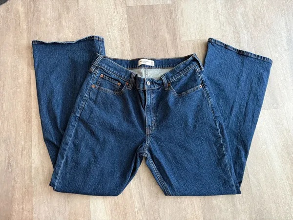 Abercrombie Mid-Rise Bootcut Jeans - Image 3