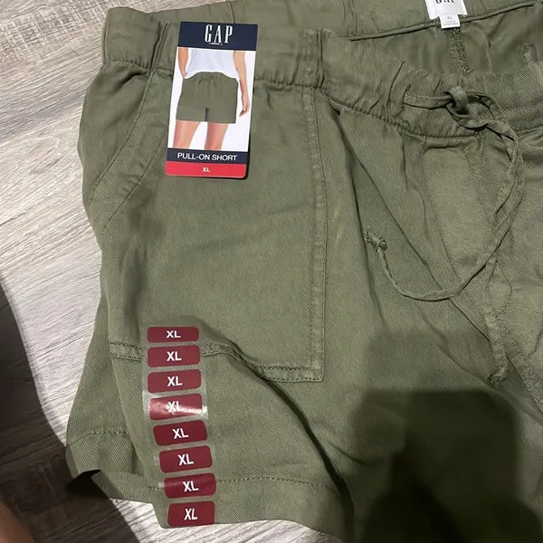 Gap Shorts!! - Image 3