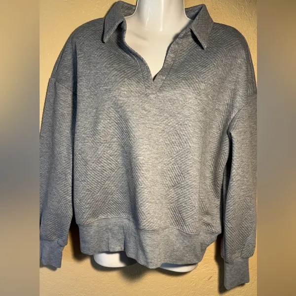 Grey Quilted Knit Polo Pullover Gray Size M - Image 10