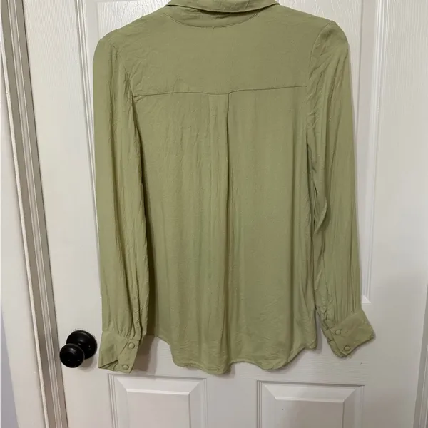 Aritzia  Wilfred Tulum‎ Blouse Green Button Down XS - Image 8