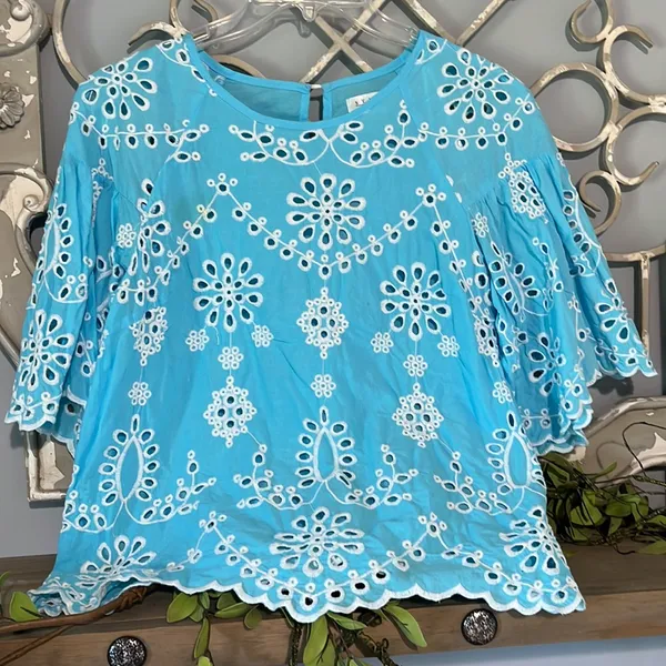 Sky Blue Eyelet Top Scalloped Bell Sleeves Studio JPP Womens Medium - Image 2