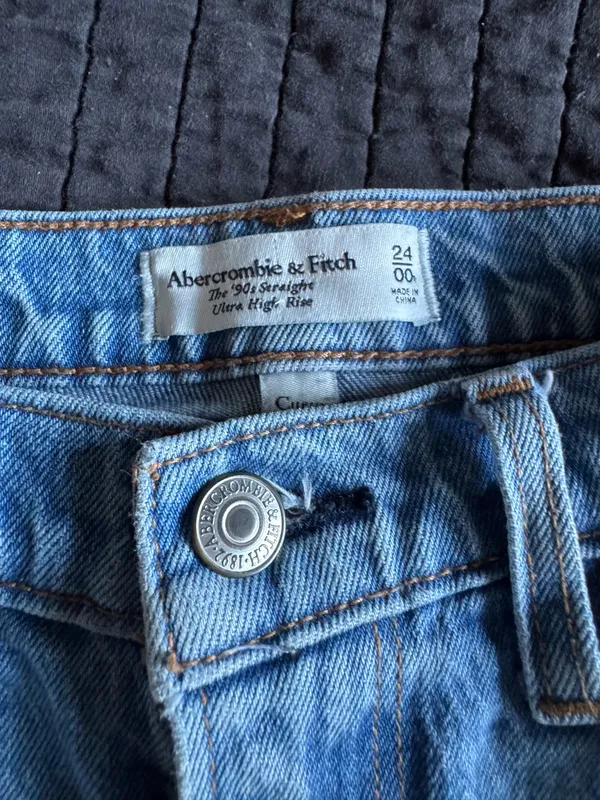 Abercrombie High-Rise Jeans Ultra Straight 90s - Image 3