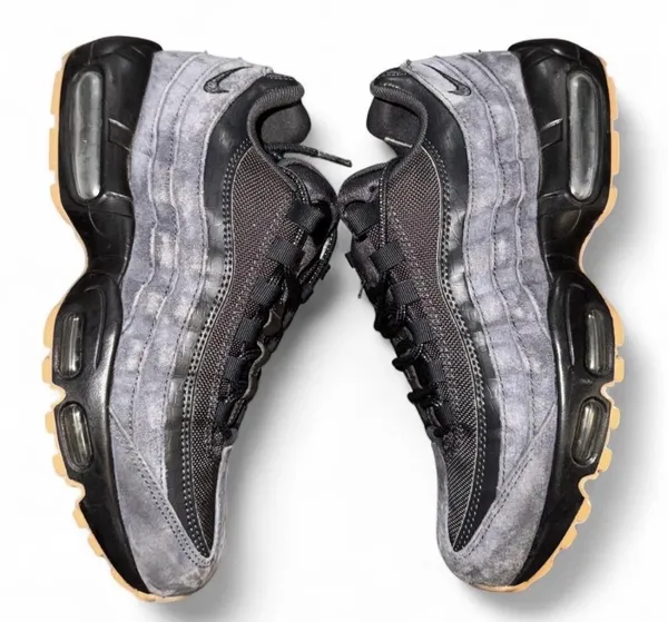 Men’s Nike Size 8 Air Max 95 SE Grey Trainers - Image 2