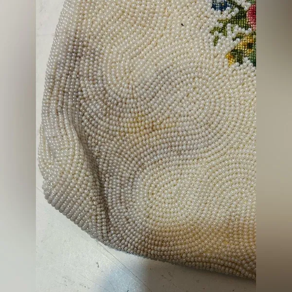 Floral White vintage Beaded Handbag - Image 3