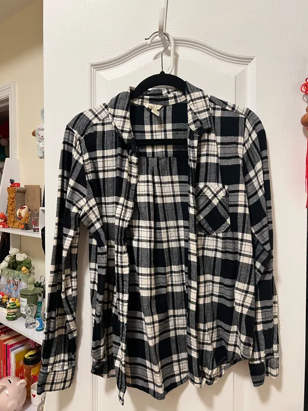 Forever 21 Black And White flannel - Image 3