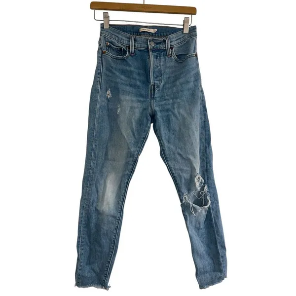 ✨Levi’s Wedgie Skinny Light Wash Button Fly Raw Hem Sz 26 Jeans✨ - Image 6