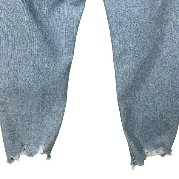 American Eagle SZ 8 Highest Rise Mom Jeans Distressed Rips Chewed Hem Light Wash - Image 7