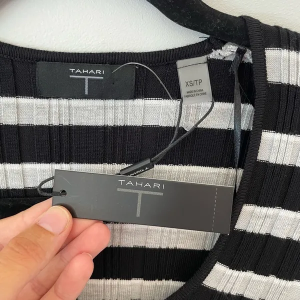 Tahari Women’s XS Top Sweater Short Sleeve Ribbed Scoop Neck Sweater Top NWT - Image 3