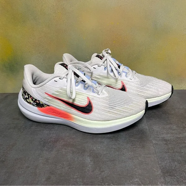 Nike Air Winflo 9 Women’s Running Shoes White Size 8.5 - Image 2