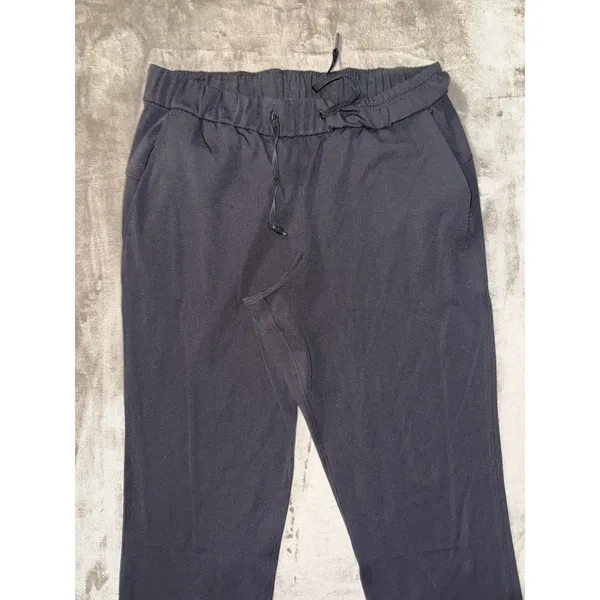 Lululemon Women's On The Fly Pants Black Mid Rise Travel Casual Size 8 - Image 2