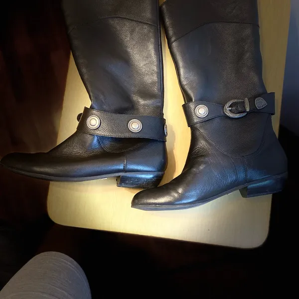 Very volatile ladies black boots - Image 4