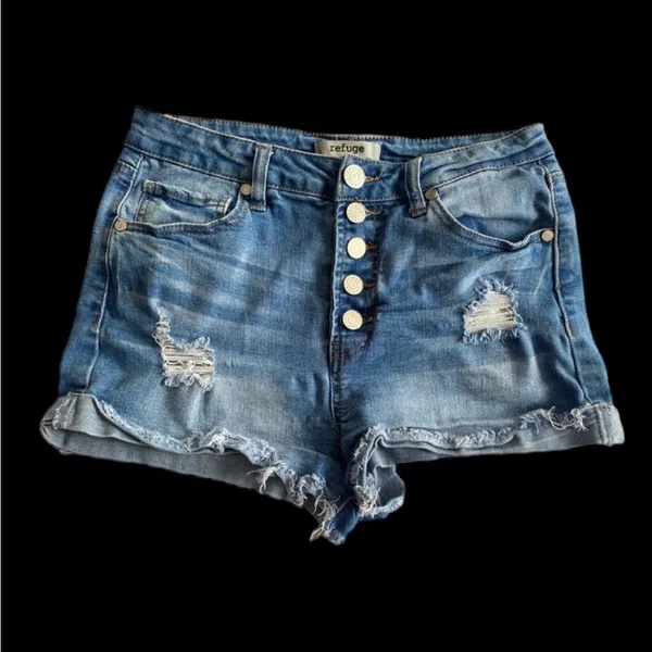 refuge Distressed Button Front Jean Shorts
Size‎ 6 - Image 3