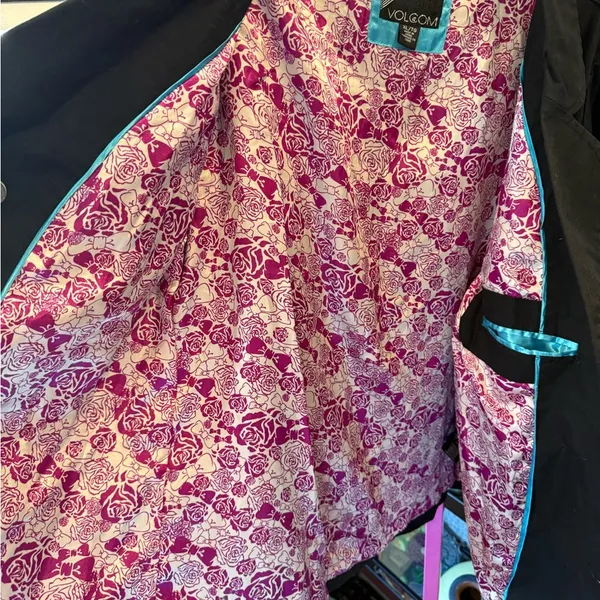 Volcom Women's Black Blazer with Floral Lining XL - Image 10
