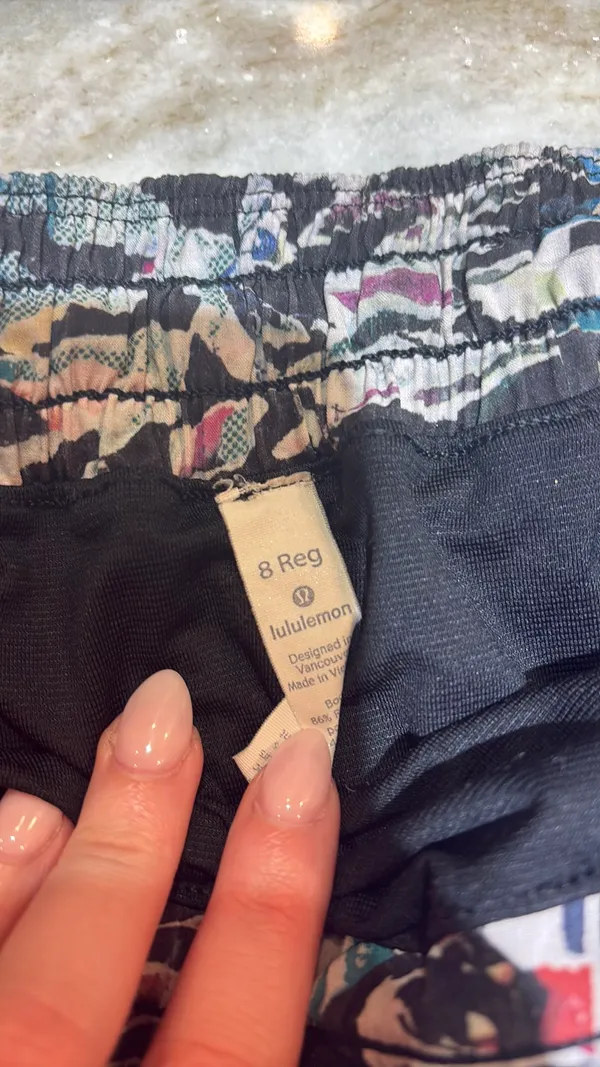 Lululemon Hotty Hot Shorts 2.5" - Image 3