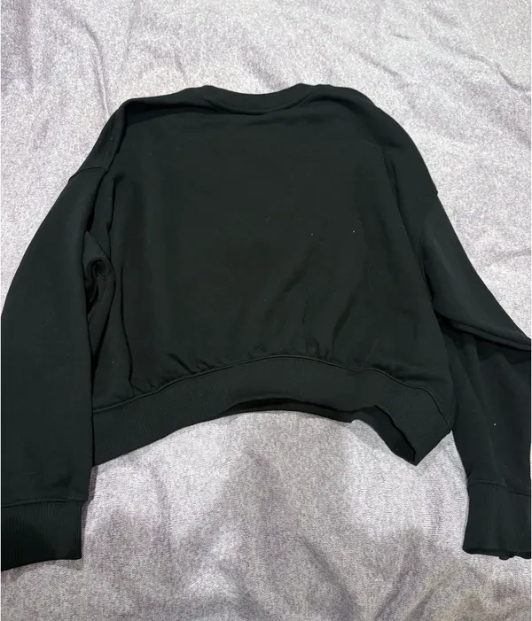 Universal Threads NWT Black Cropped Sweatshirt - Image 2