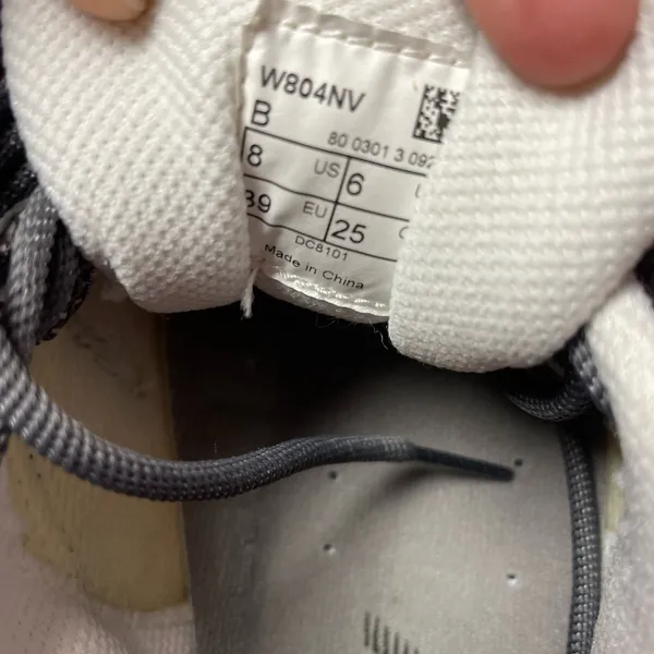 New Balance Women’s Chunky Silver Sneakers New In Box - Vintage - Size 8 W804NV - Image 10