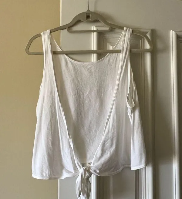 Lululemon it’s a tie tank - Image 2