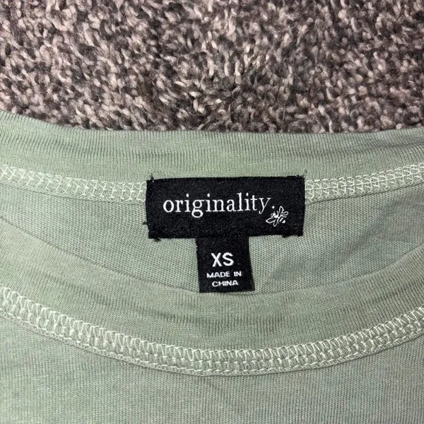 Originality Green ruffle crop top in Xs - Image 2
