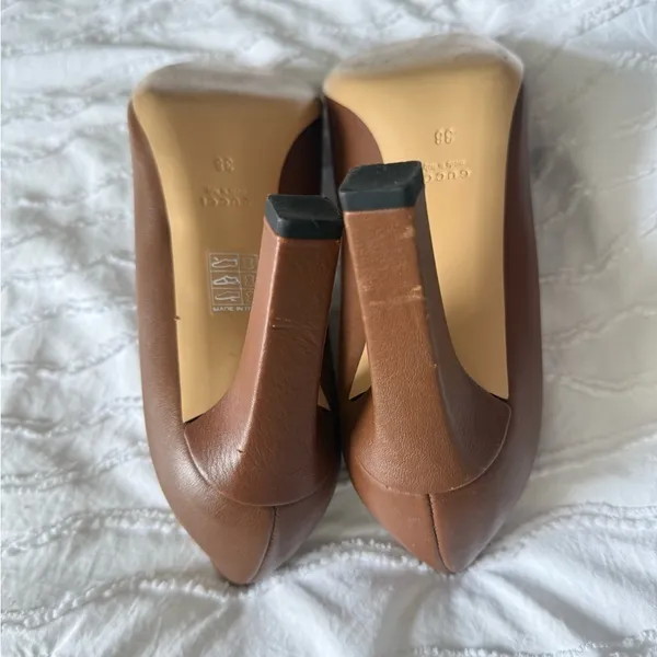 Gucci | Brown Leather Heeled Pumps with GG Buckle 38 - Image 6
