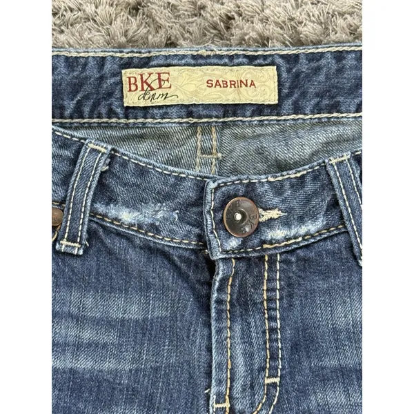 Buckle Women's BKE Sabrina Capri Destructed Dark Low Rise Blue Jeans Cropped Size 29 - Image 4