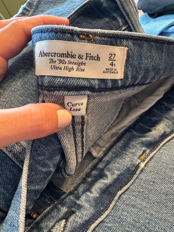 Abercrombie & Fitch 90’s Straight Ultra High Rise Jean - Image 4